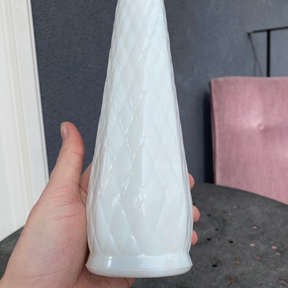 Cross cross diamond patterned milk glass - Picture 8 of 8